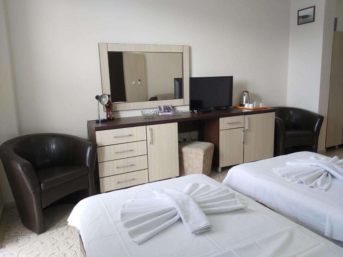 Hotel Zan Ulcinj Luaran gambar