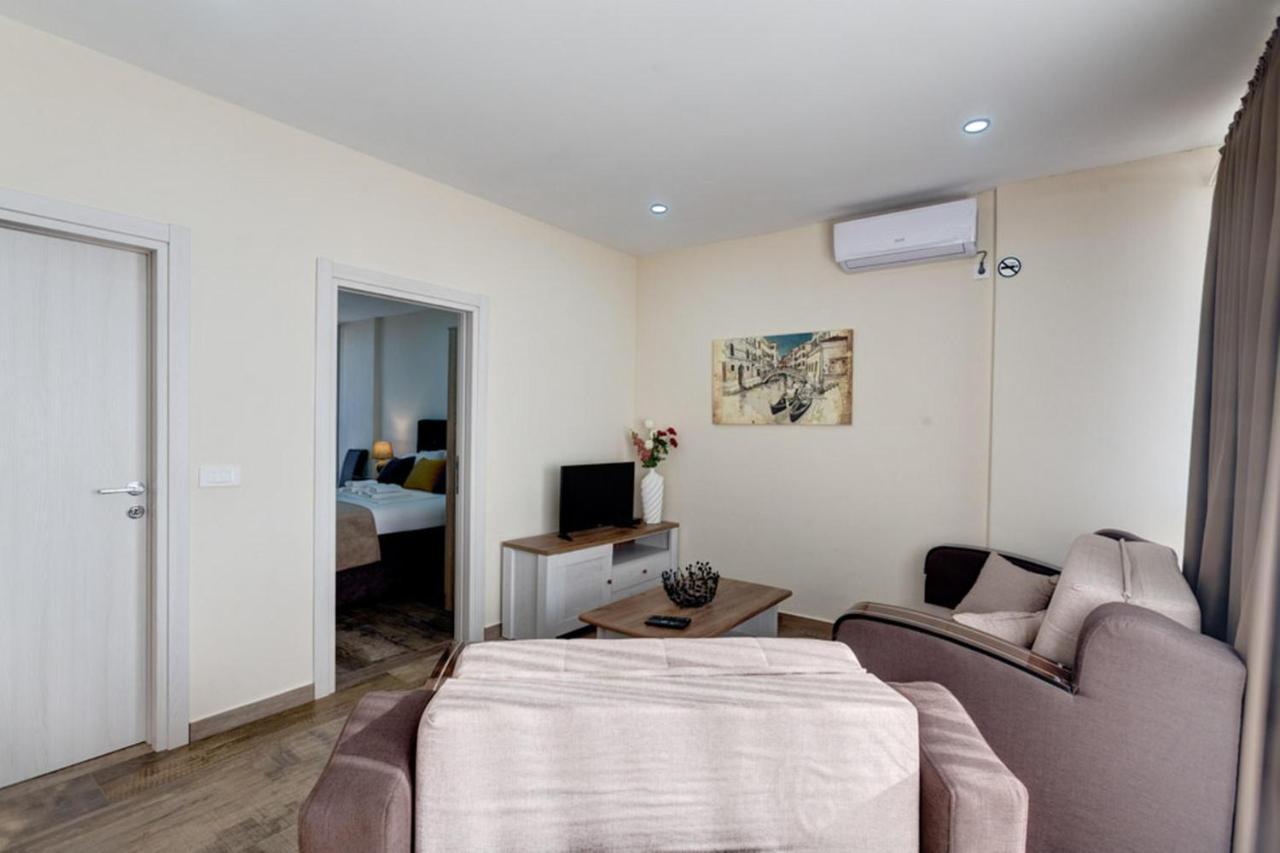 Hotel Zan Ulcinj Luaran gambar