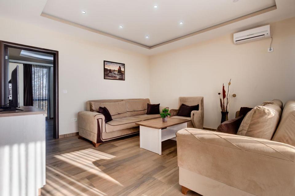 Hotel Zan Ulcinj Luaran gambar