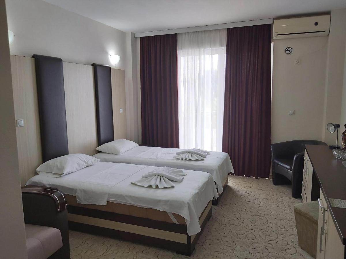 Hotel Zan Ulcinj Luaran gambar
