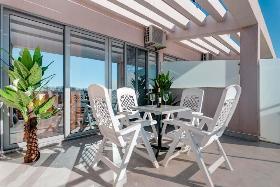 Hotel Zan Ulcinj Luaran gambar
