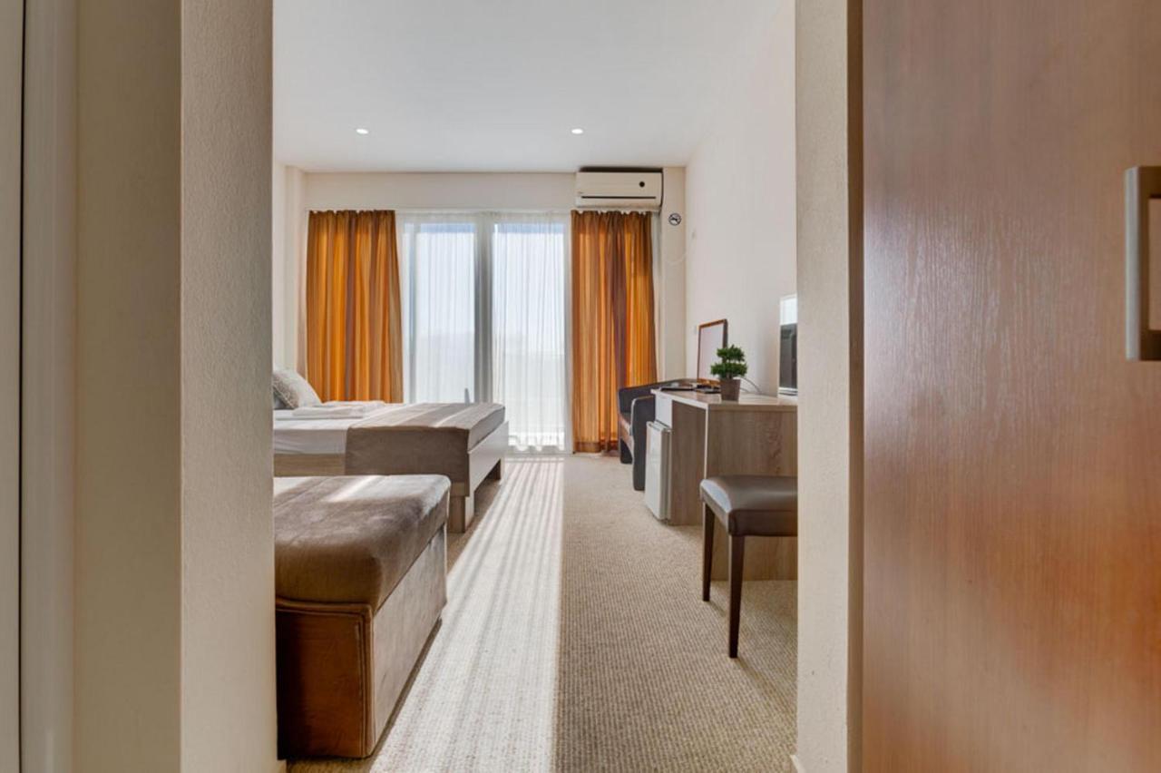 Hotel Zan Ulcinj Luaran gambar
