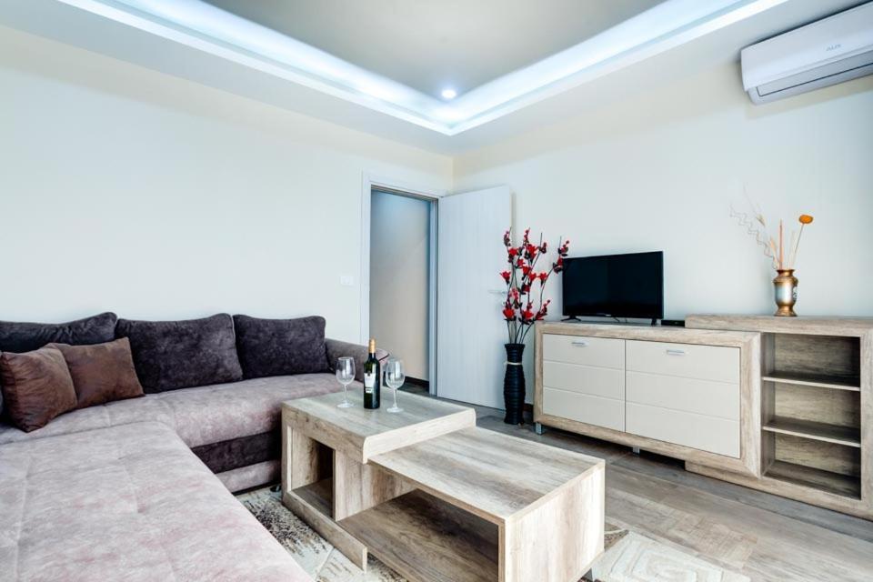 Hotel Zan Ulcinj Luaran gambar