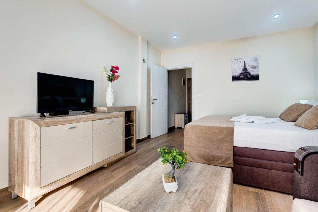 Hotel Zan Ulcinj Luaran gambar