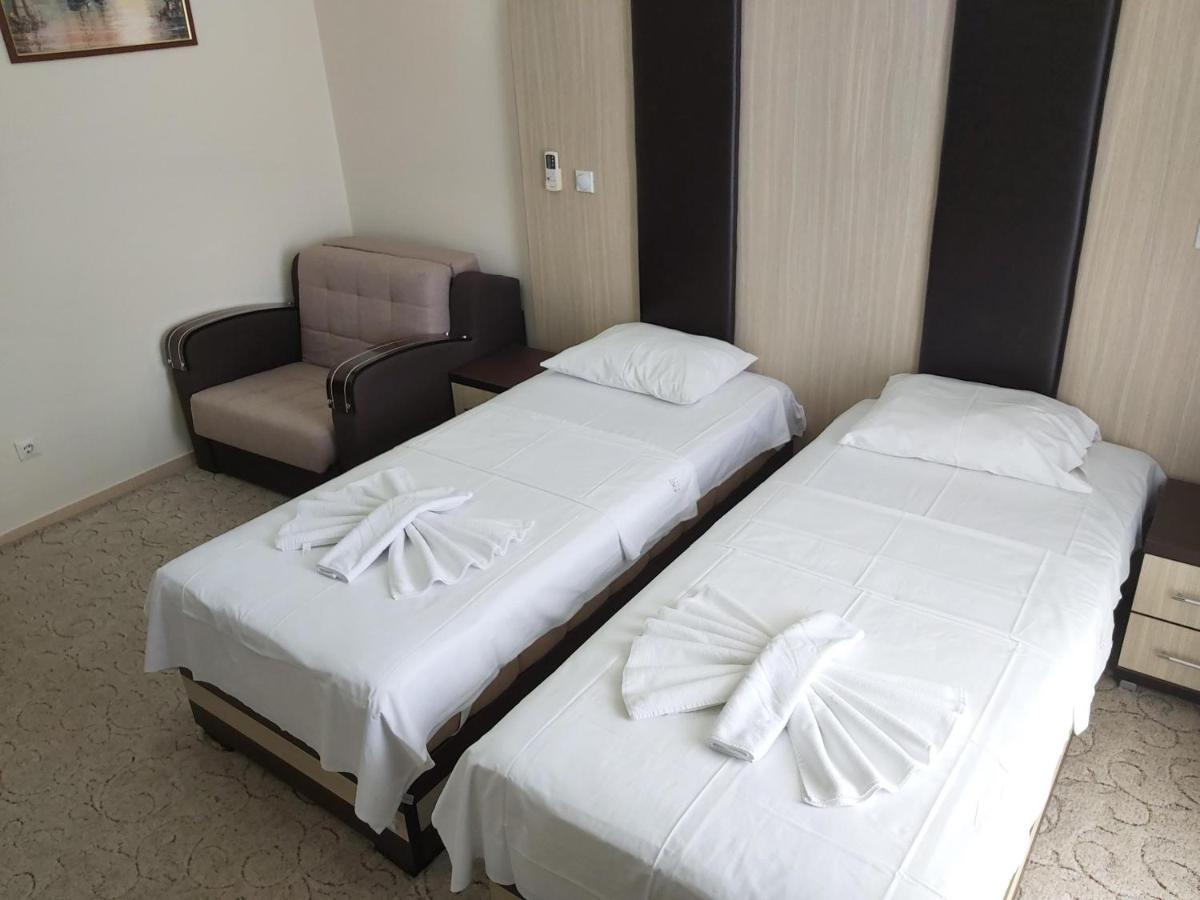Hotel Zan Ulcinj Luaran gambar