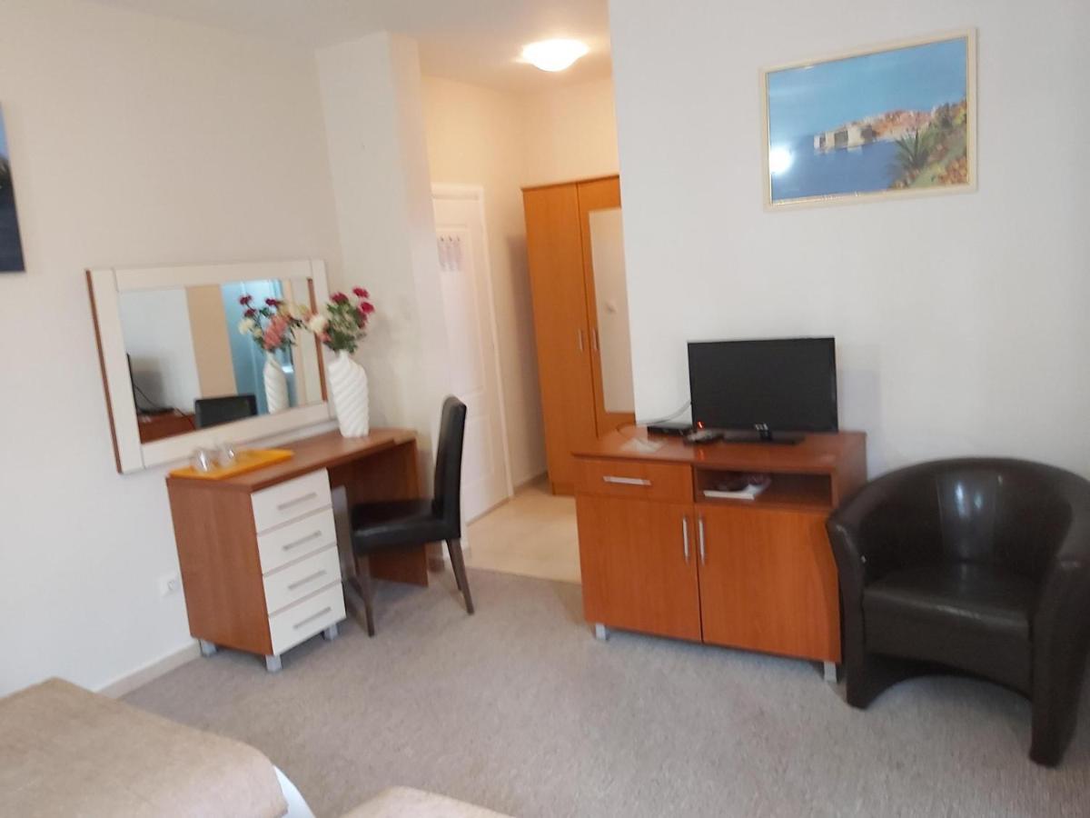 Hotel Zan Ulcinj Luaran gambar
