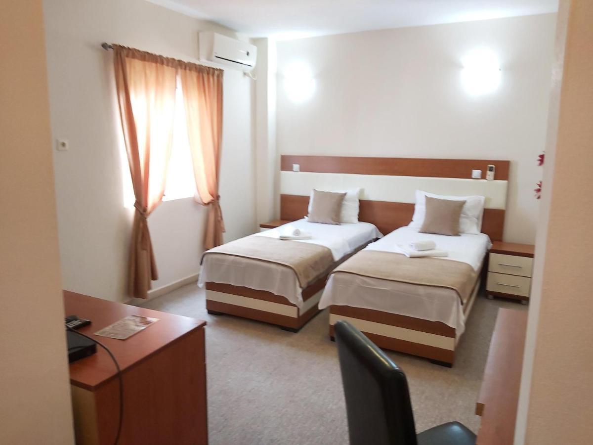Hotel Zan Ulcinj Luaran gambar