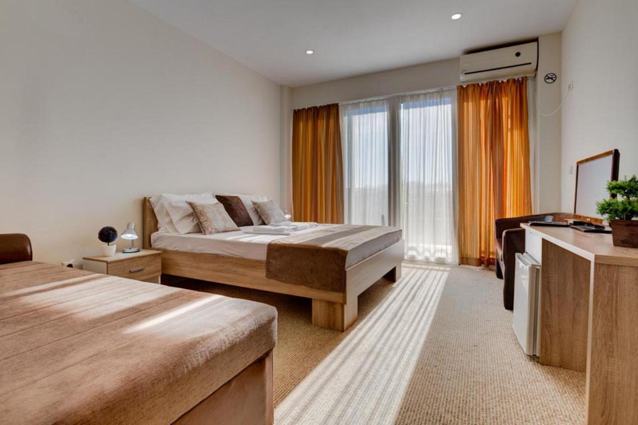 Hotel Zan Ulcinj Luaran gambar