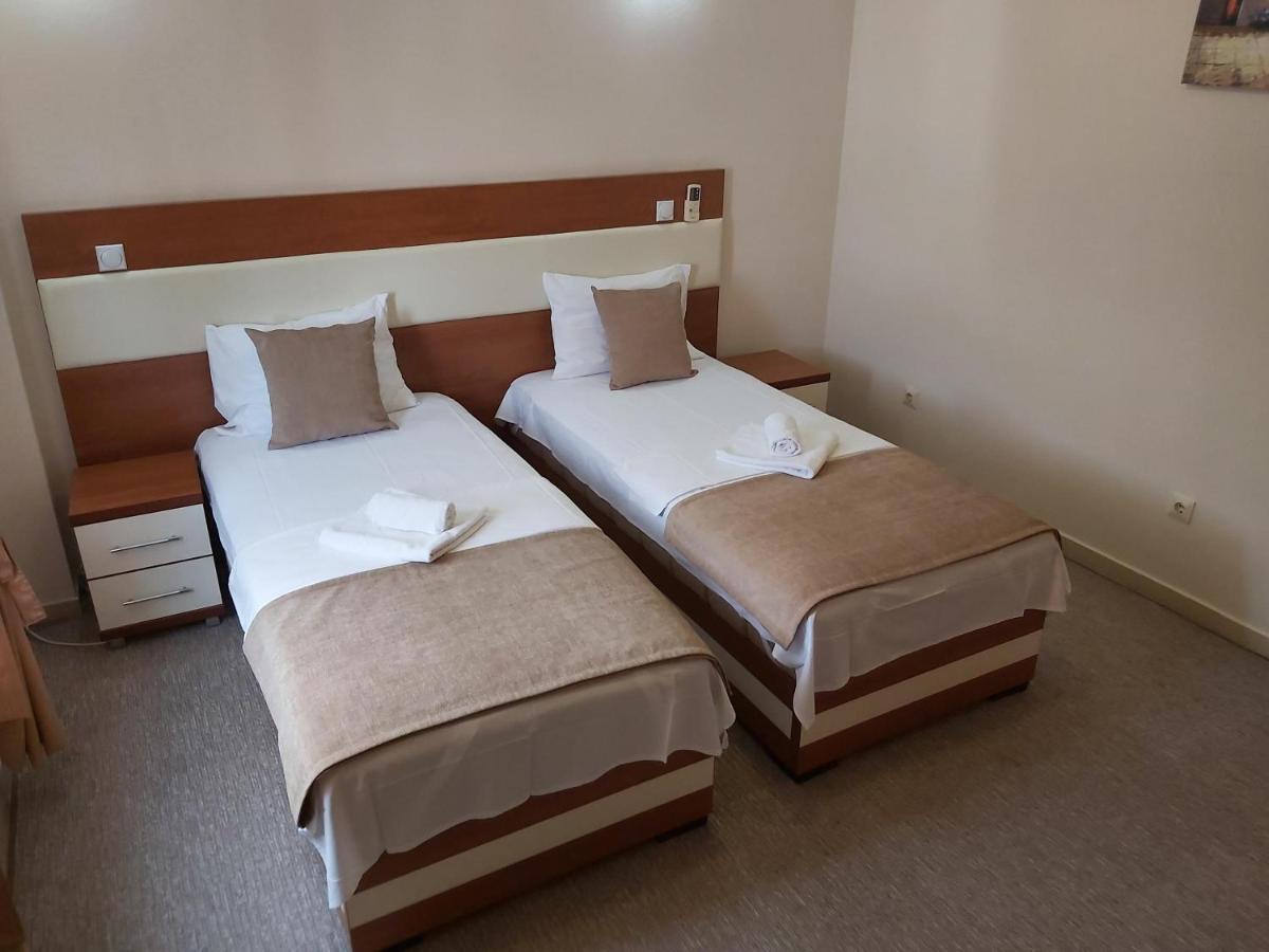 Hotel Zan Ulcinj Luaran gambar
